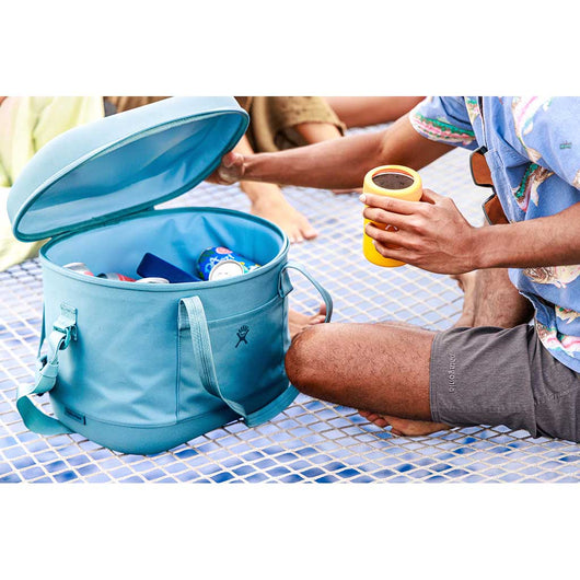 https://wildbounds.myshopify.com/cdn/shop/products/hydro-flask-12l-carry-out-soft-cooler-coolers-12l-baltic-hcs461-34554974568615_530x.jpg?v=1677480361