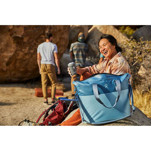 https://wildbounds.myshopify.com/cdn/shop/products/hydro-flask-day-escape-soft-cooler-tote-coolers-34554967720103_530x.jpg?v=1677576273