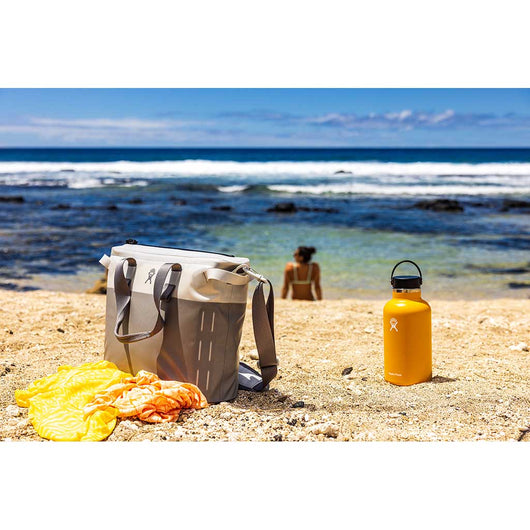 https://wildbounds.myshopify.com/cdn/shop/products/hydro-flask-day-escape-soft-cooler-tote-coolers-34554967752871_530x.jpg?v=1677576273