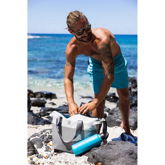 https://wildbounds.myshopify.com/cdn/shop/products/hydro-flask-day-escape-soft-cooler-tote-coolers-34554967818407_530x.jpg?v=1677576273