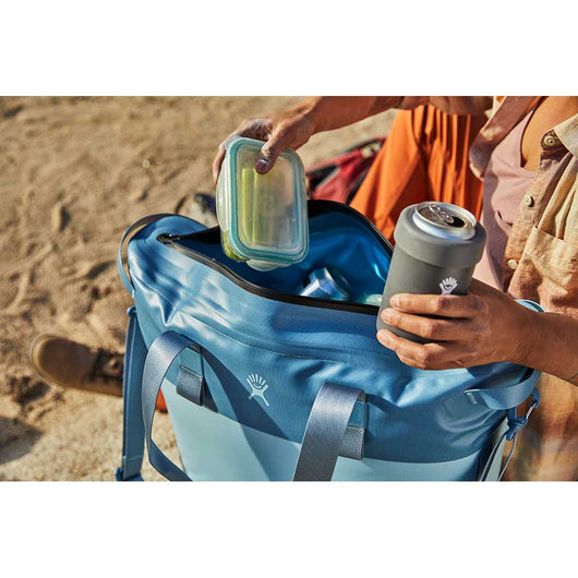 https://wildbounds.myshopify.com/cdn/shop/products/hydro-flask-day-escape-soft-cooler-tote-coolers-34554967883943_530x.jpg?v=1677576273
