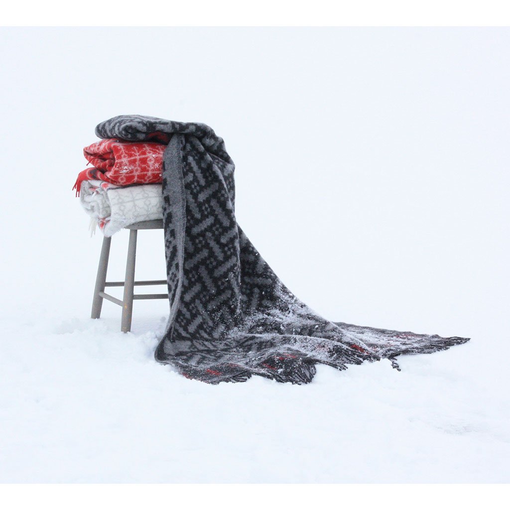 Futhark Wool Blanket Öjbro Vantfabrik OFUT05P130175 Blankets 130 x 220 cm / Black Multi