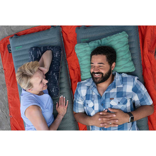 Reiskussen Thermarest Compressible Pillow Cinch Regular Warp Speed (33 Reiskussen Thermarest Compressible Pillow Cinch Regular Warp Speed (33